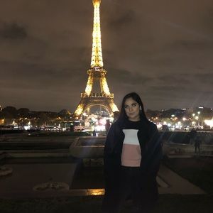 Meet your Posher, Adrianna